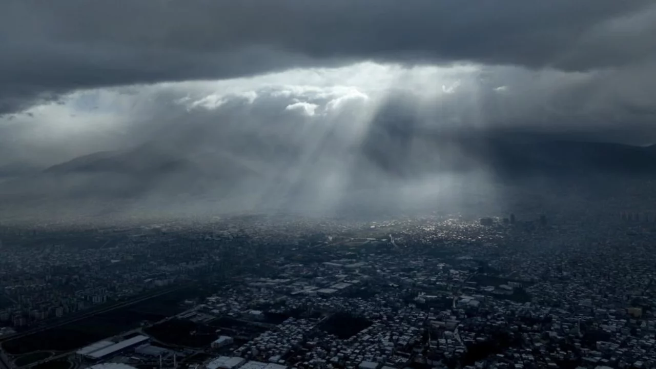 Bursa'da hava kapanıyor, sıcaklıklar d&uuml;ş&uuml;şe ge&ccedil;iyor! İşte 5 g&uuml;nl&uuml;k detay...
