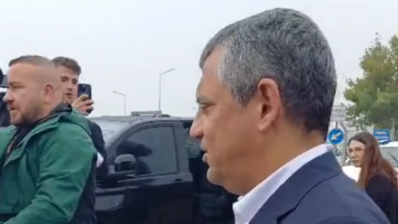 &Ouml;zg&uuml;r &Ouml;zel Bursa'da Bozbey'i ziyaret etti: İşte &ccedil;ıkıştaki s&ouml;zler...