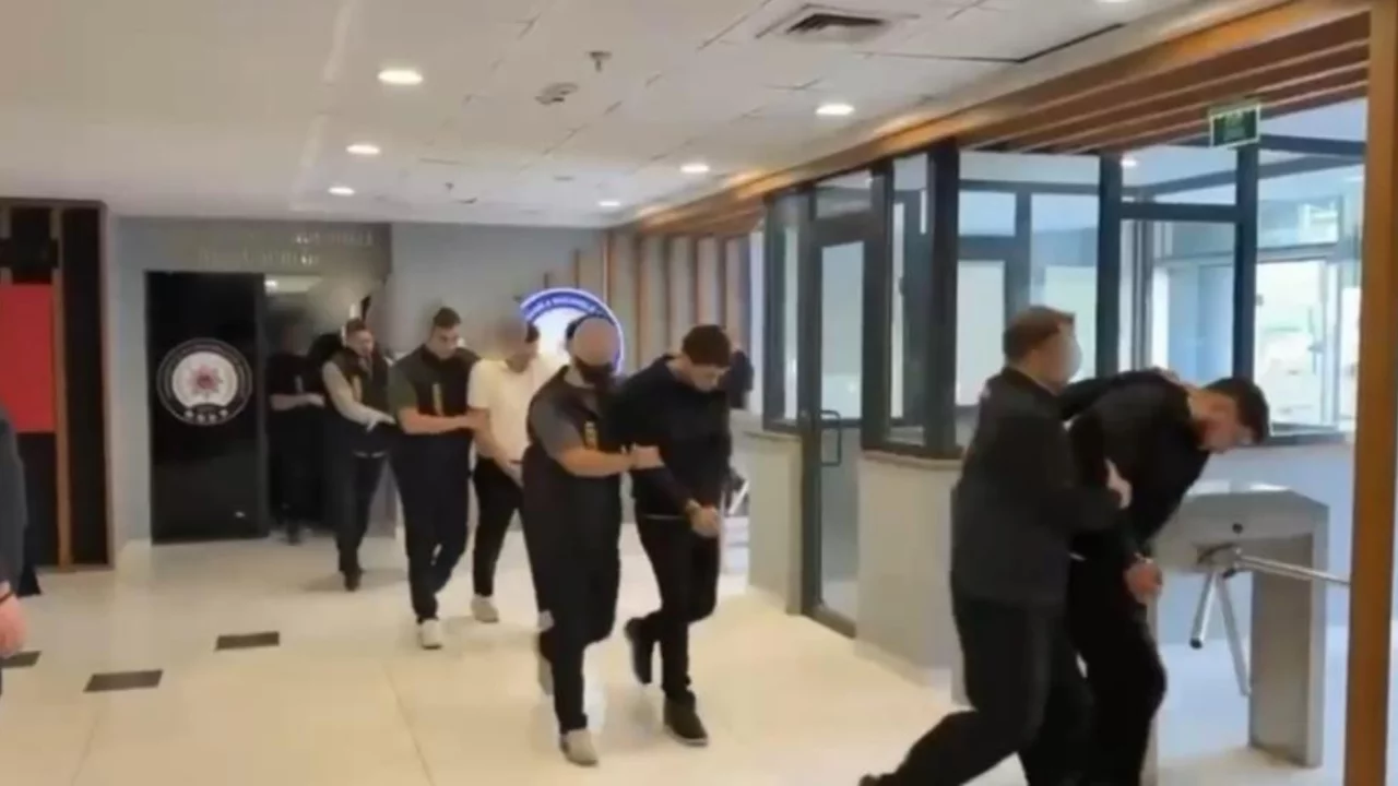 Bursa'da pes dedirten dolandırıcılık y&ouml;ntemi! Kadın kılığına girip...