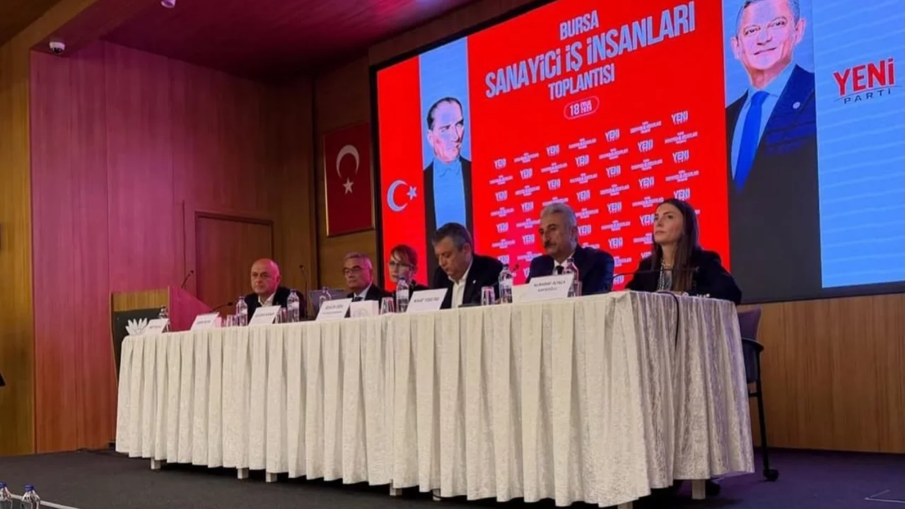 Bursa'da Özgür Özel, NOSAB'da iş insanlarıyla bir araya geldi