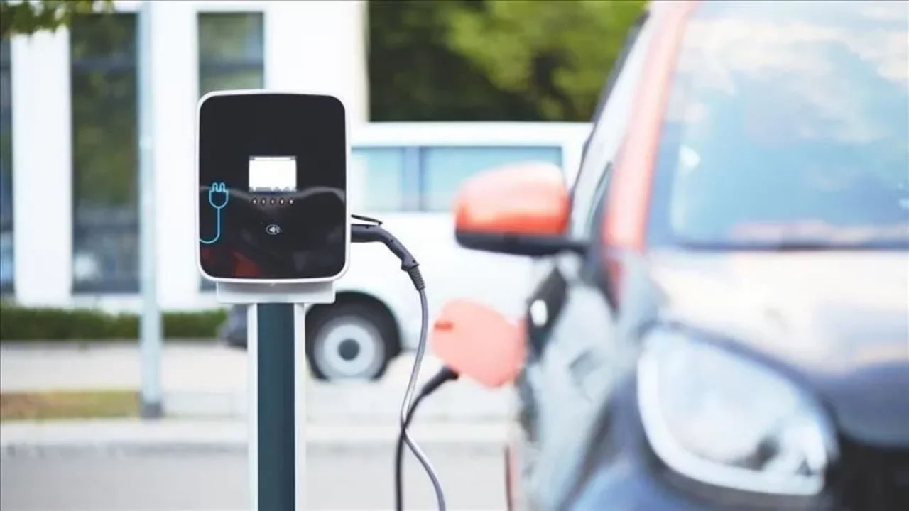 Türkiye'de otomobillerde dengeler değişiyor! Elektrikli araçların sayısı arttı