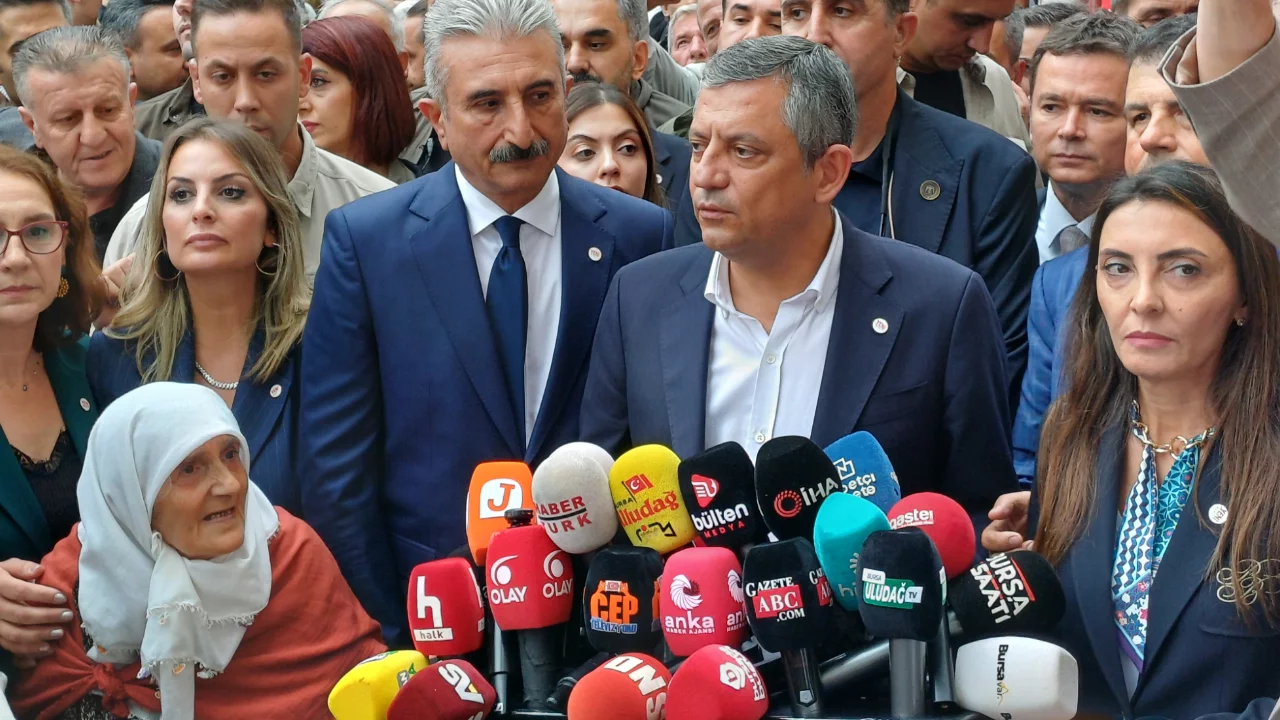 Özgür Özel Bursa'dan açıkladı! Mustafa Bozbey YENİ Partiye katılacak mı?