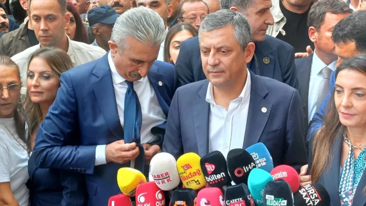 Özgür Özel Bursa'da açıkladı! Parti ismi değişiyor mu?