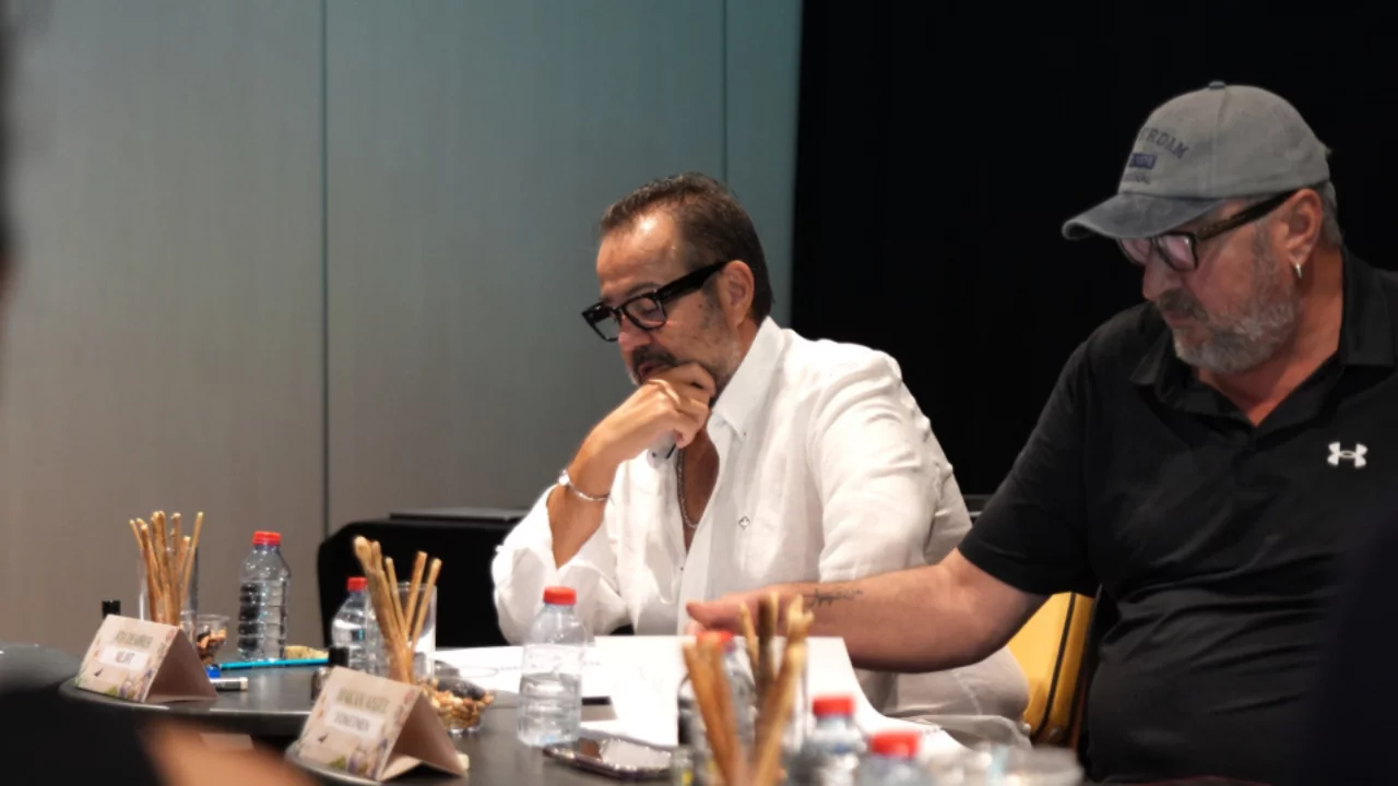 Ata Demirer'den sinemaseverlere yeni film müjdesi! 'Pervaneler' için tarih belli oldu