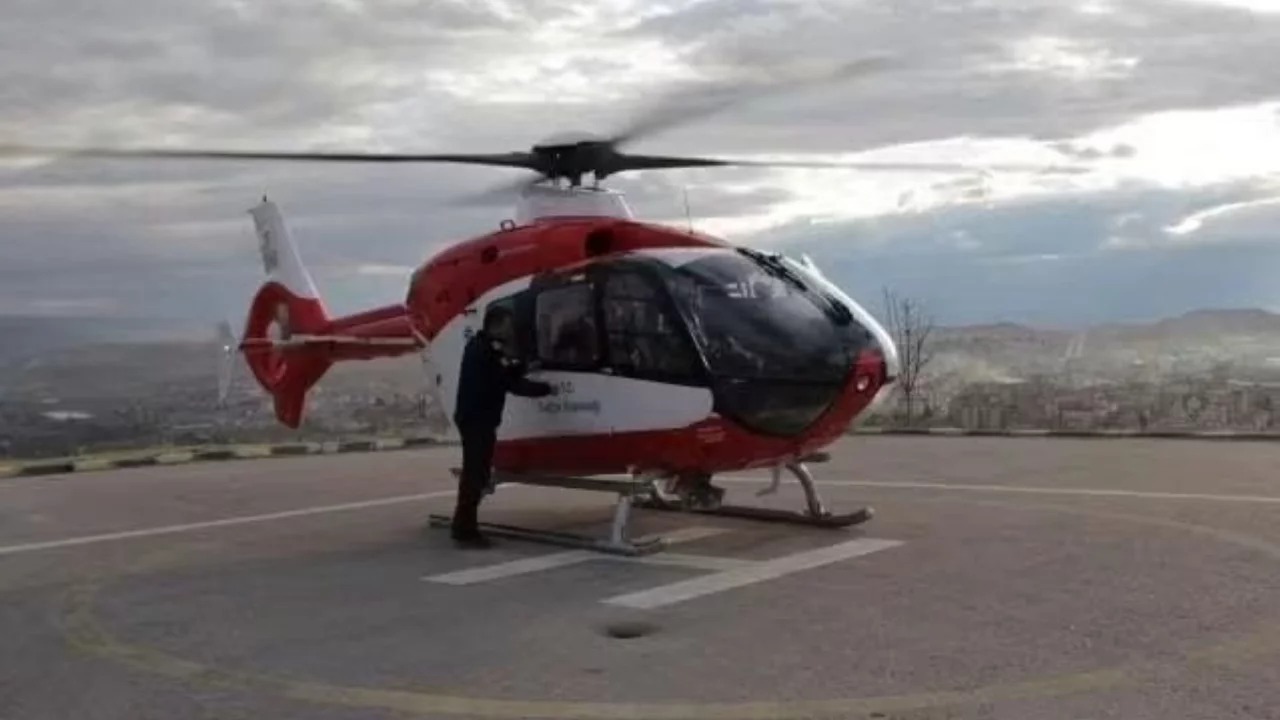 Beypazarı'nda kalp krizi geçiren 45 yaşındaki hasta helikopter ambulansla sevk edildi
