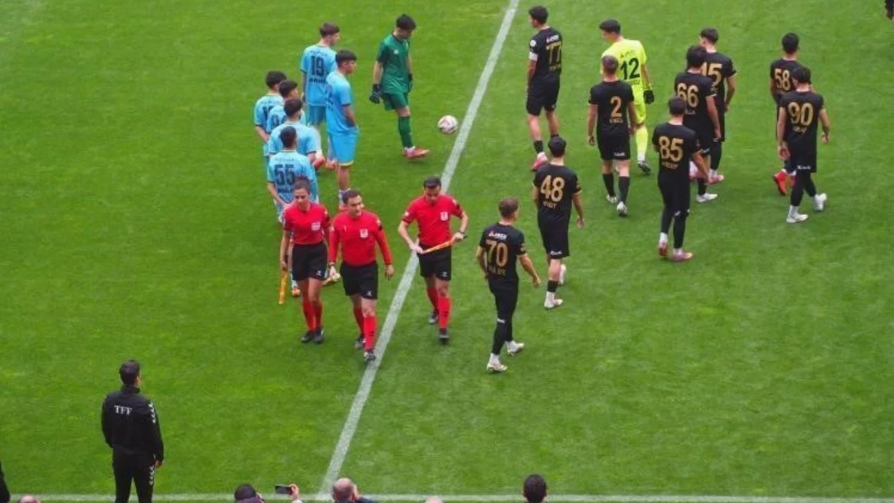 Yeni Malatyaspor i&ccedil;in bir alt lig kararı! İlk 2 ma&ccedil;a &ccedil;ıkmayınca k&uuml;me d&uuml;ş&uuml;r&uuml;ld&uuml;