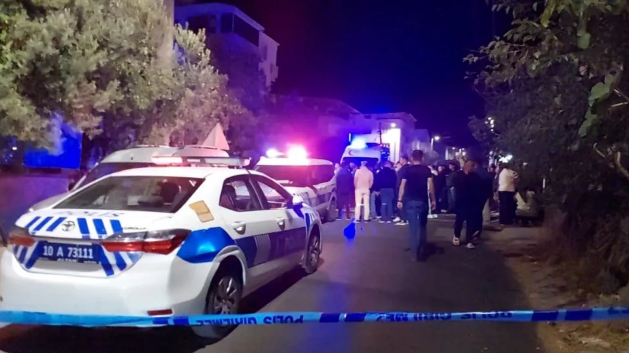 Camiden &ccedil;ıkan 66 yaşındaki adama silahlı saldırı: Sokak ortasında can verdi...