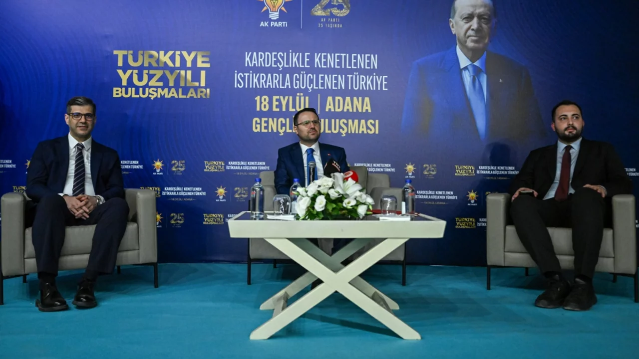 Adalet Bakanı G&uuml;rlek Adana'da gen&ccedil;lerle buluştu: Hukuk ve yapay zeka mesajı