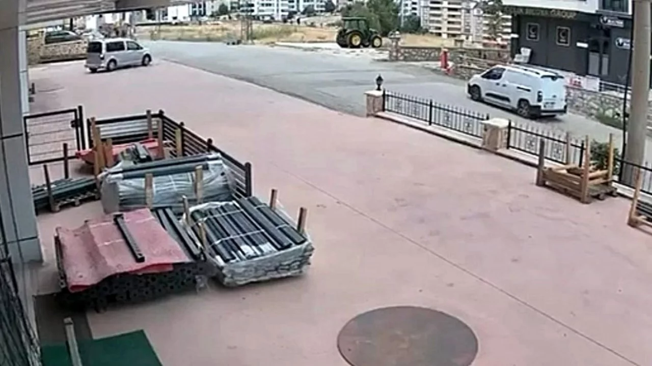 El freni çekilmeyen araç kendi kendine hareket edip dükkana girdi