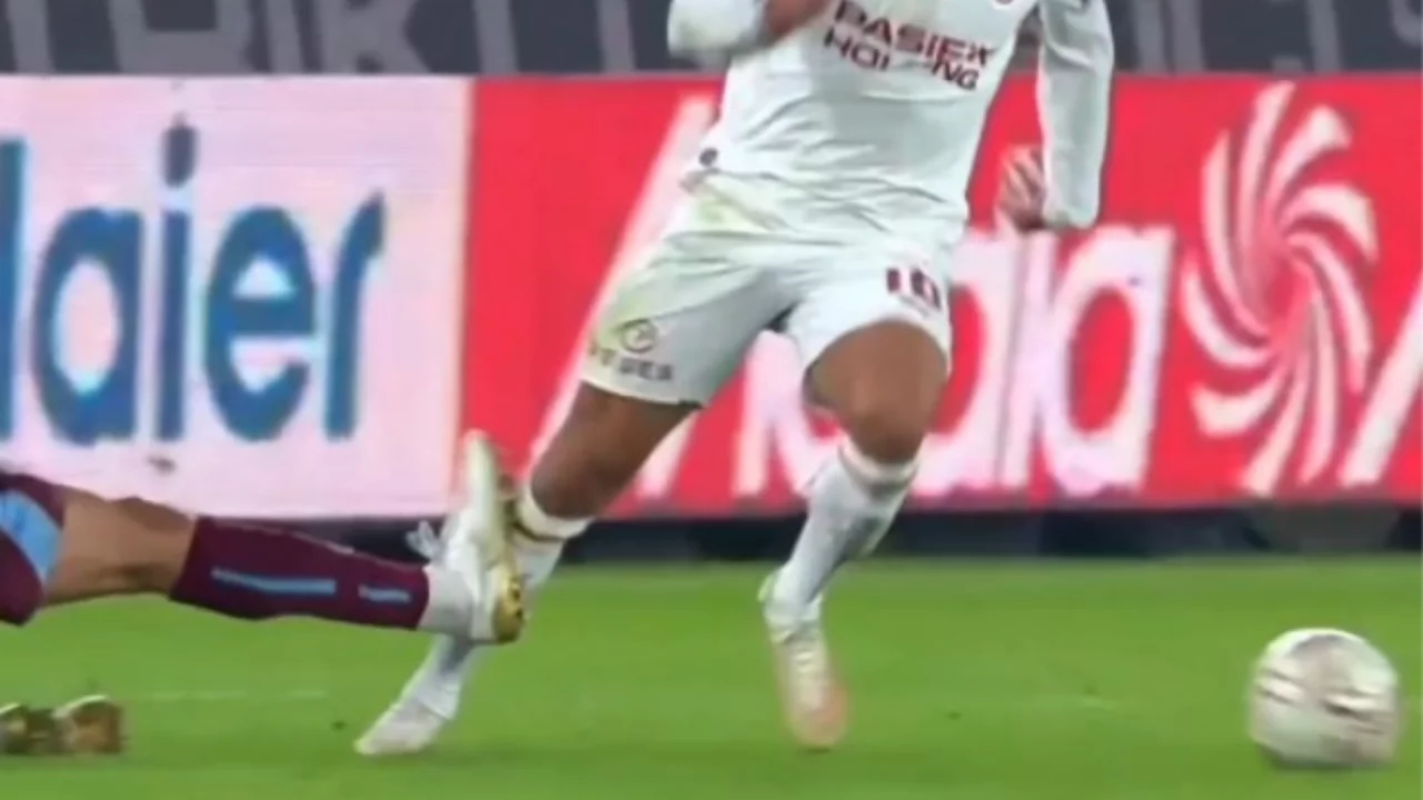 Savic kırmızı kart g&ouml;rmeli miydi? &Uuml;nl&uuml; yorumcular pozisyona son noktayı koydu