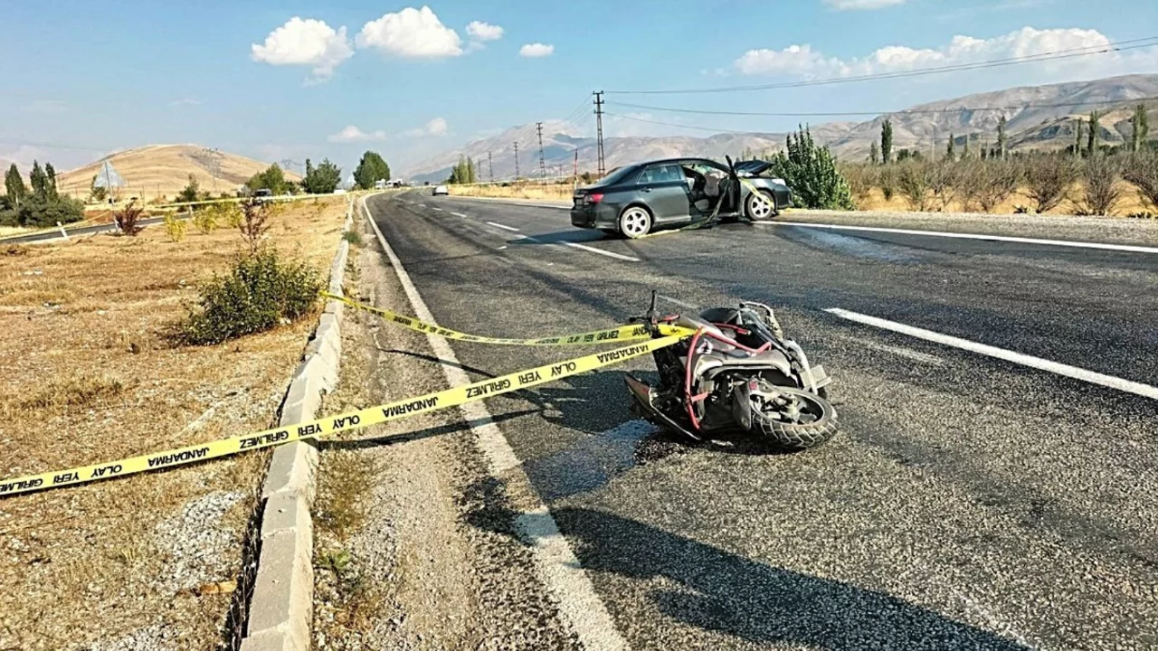 Otomobil ile çarpışan motosikletin sürücüsü hayatını kaybetti