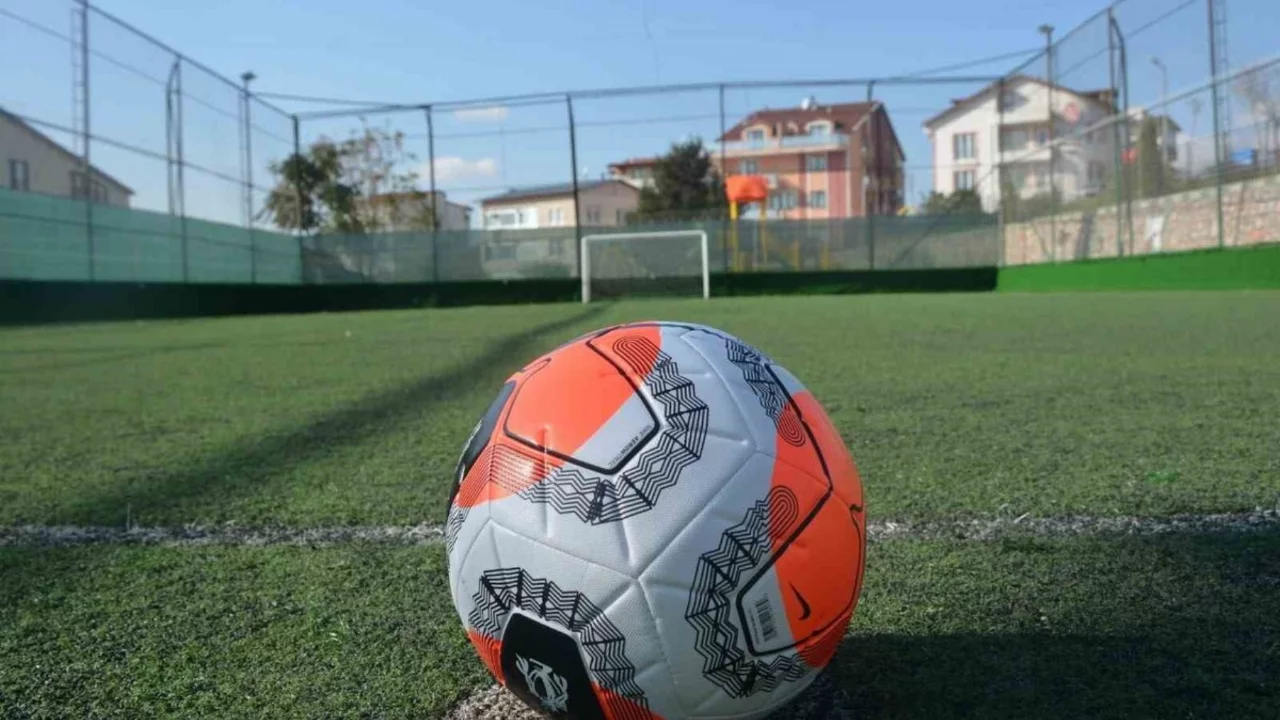 Yargıtay, halı saha ma&ccedil;ında kalp krizi ge&ccedil;iren iş&ccedil;inin &ouml;l&uuml;m&uuml;nde kusur tespitini bozdu