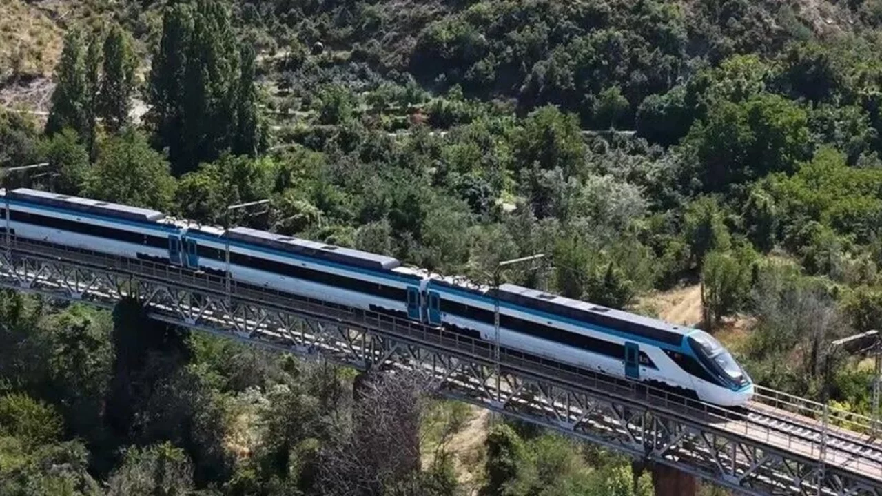 Türkiye'nin ilk hızlı tren fabrikası yolda! Seri üretim başladı
