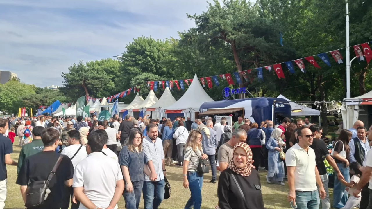 Bursalılar Gastronomi Festivali'ne akın etti! Otoparklar doldu taştı