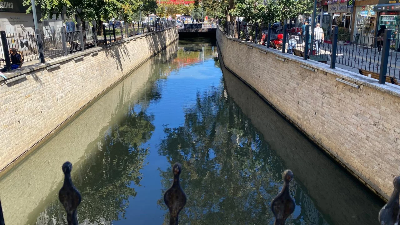 Gemlik'in kanayan yarası! K&ouml;rfezi tehdit ediyor...