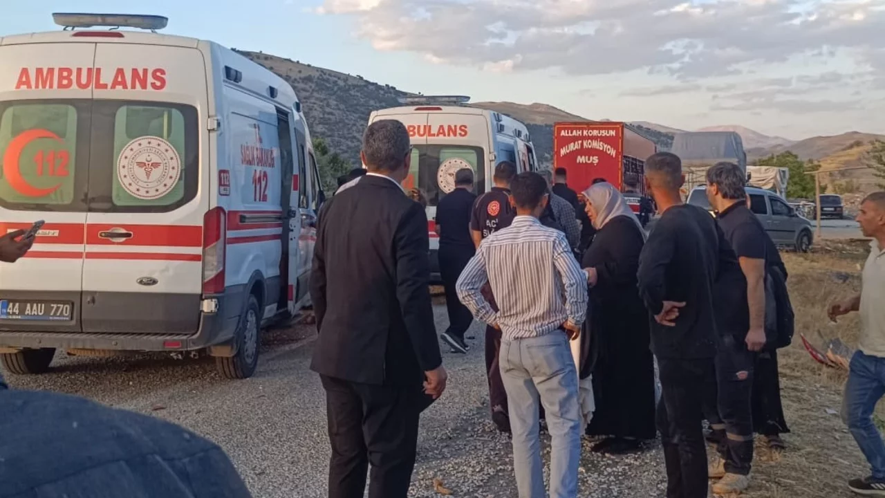 Malatya'da tır ile otomobil &ccedil;arpıştı: 5 kişi yaralandı