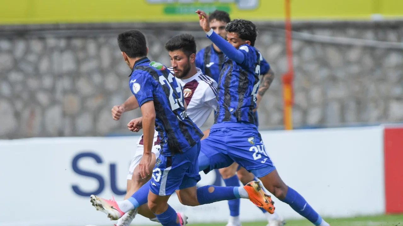 İneg&ouml;lspor sahasında Karacabey Belediyespor'a tek golle boyun eğdi