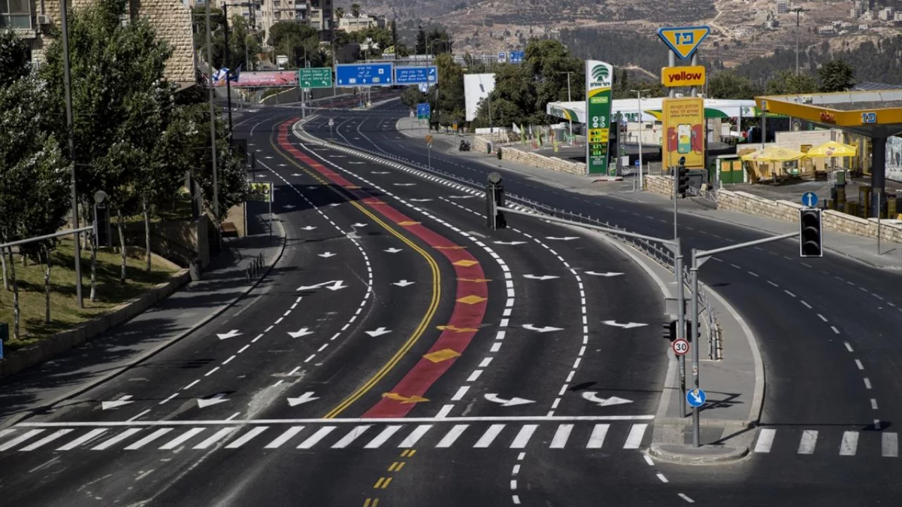 İsrail, Yom Kippur'da yolları kapattı: Filistinlilerin hareket &ouml;zg&uuml;rl&uuml;ğ&uuml;n&uuml; ellerinden aldı