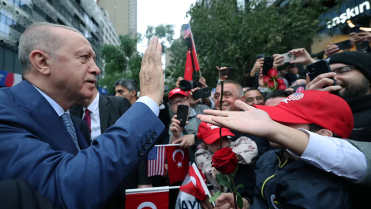 Cumhurbaşkanı Erdoğan New York'ta: BM Genel Kurulu &ouml;ncesi T&uuml;rkevi'nde yoğun ilgi