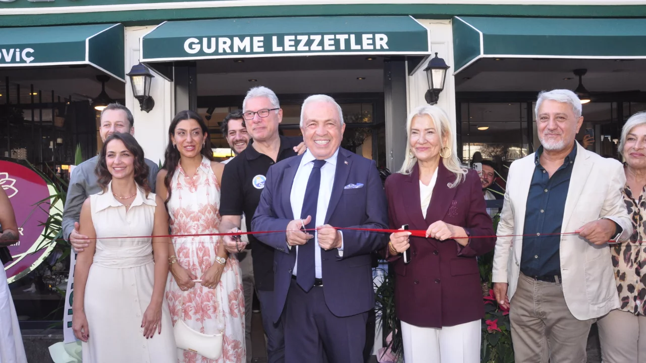 &Ouml;zl&uuml;ce'de yeni lezzet durağı a&ccedil;ıldı! Felovia Gurme Plus'a g&ouml;rkemli a&ccedil;ılış