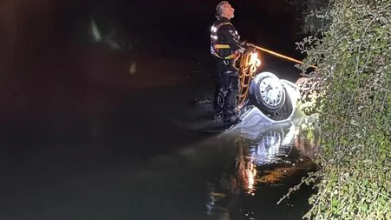 Gece yarısı y&uuml;rek yakan kaza! Ara&ccedil;tan &ccedil;ıkamayıp can verdiler...