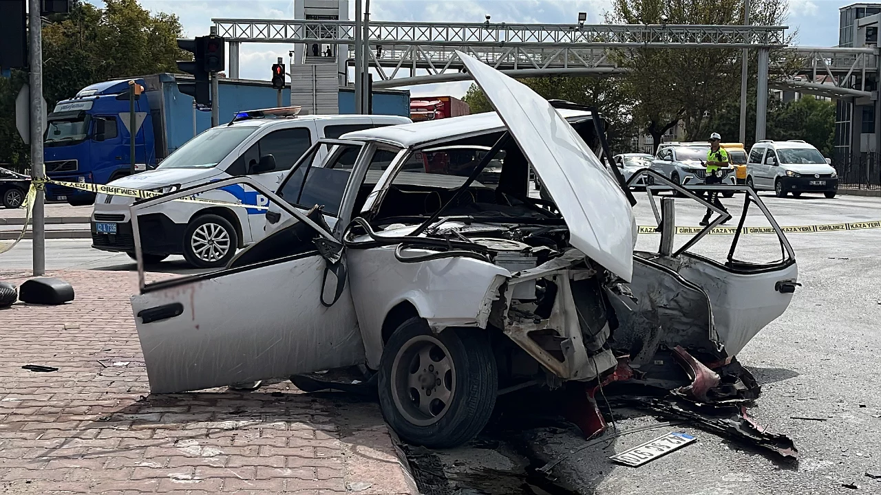 Kazada yaralanan otomobil sürücüsü kurtarılamadı