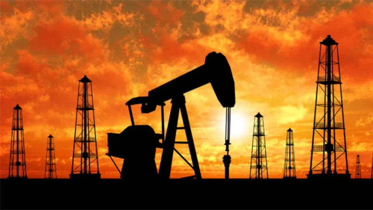 Brent petrol&uuml;n varili 101,78 dolardan işlem g&ouml;r&uuml;yor