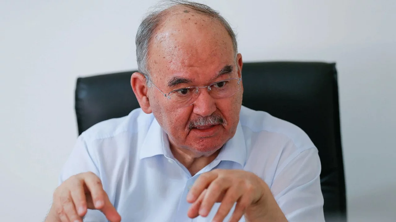 Eski Belediye Başkanı Burhan &Ouml;zfatura, hayatını kaybetti