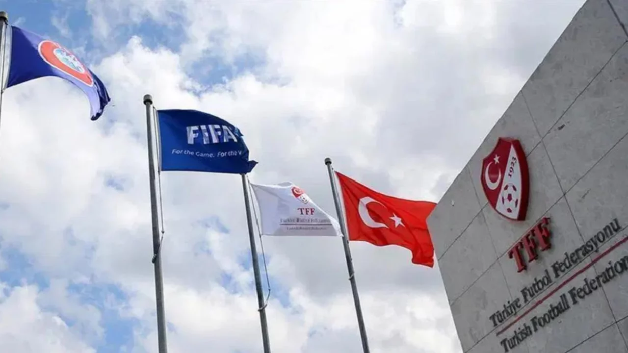 TFF'den T&uuml;rk futbolunu sarsacak karar! Bir d&ouml;nem tarih oluyor