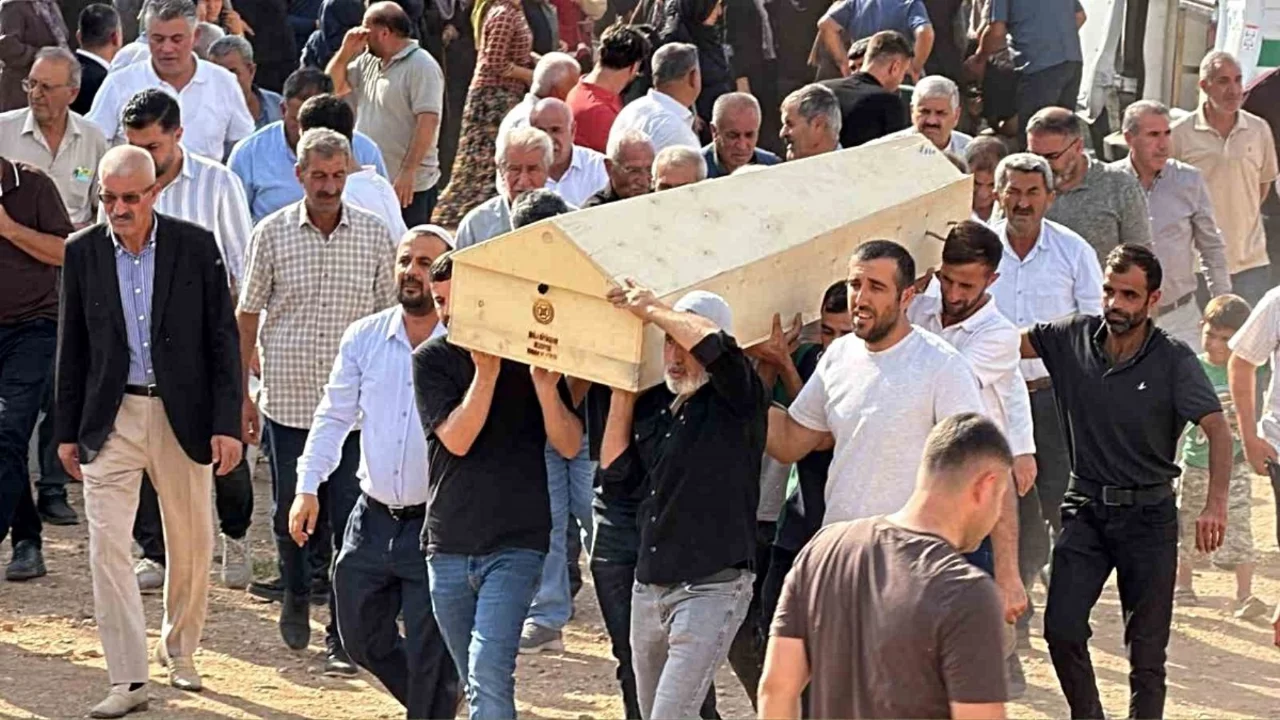 Tarlada &ouml;l&uuml; bulunan 13 yaşındaki &ccedil;ocuk toprağa verildi