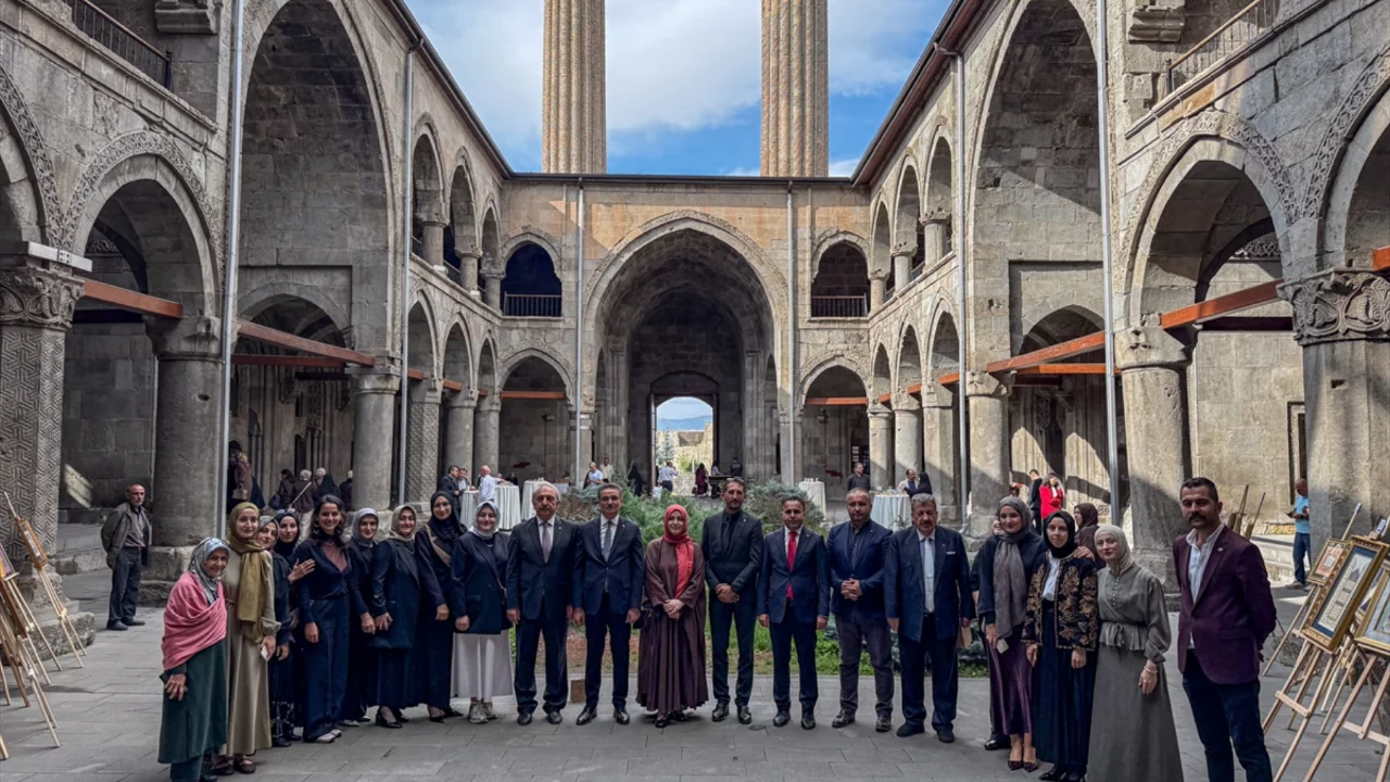 Erzurum'un tarihi mirası sanat eserlerinde yeniden hayat buldu: 56 eser aynı sergide buluştu