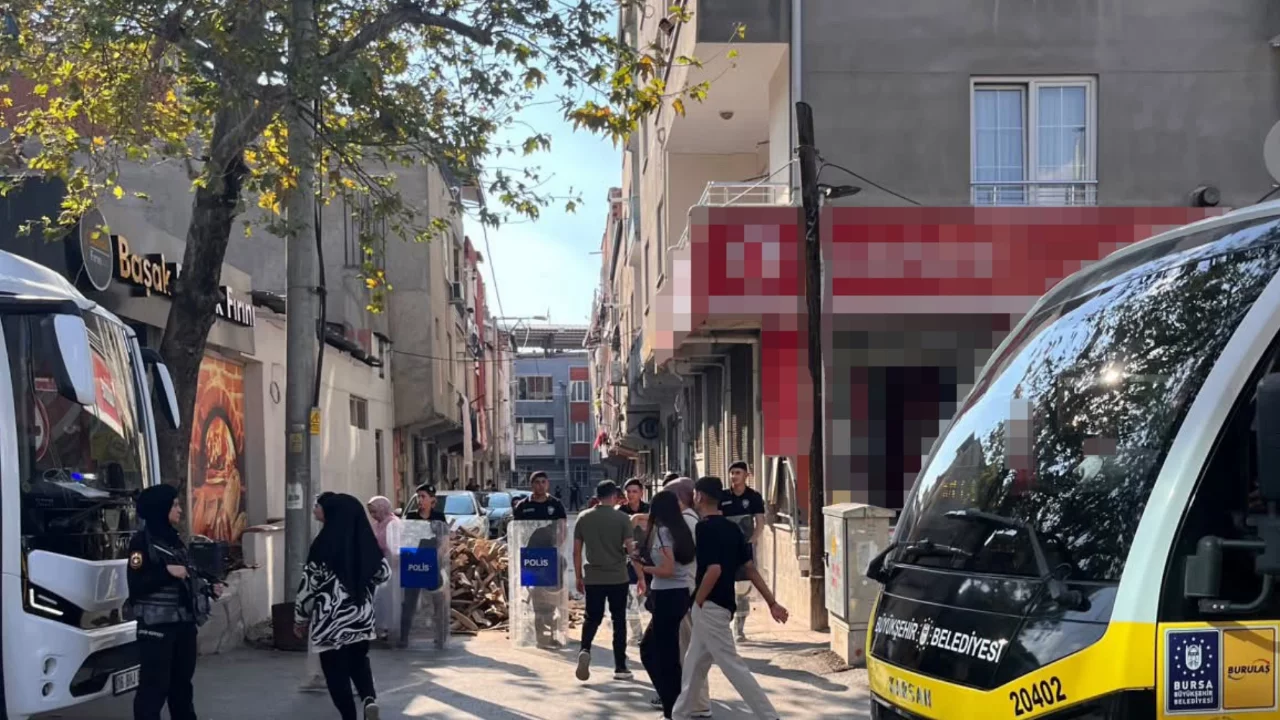 Bursa'da husumetlisini &ccedil;ay ocağı &ouml;n&uuml;nde vurdu! Hayati tehlikesi var