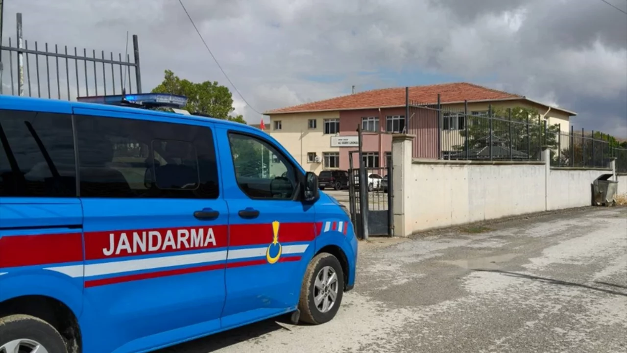 Ankara'da okul &ccedil;evrelerinde geniş kapsamlı jandarma denetimi