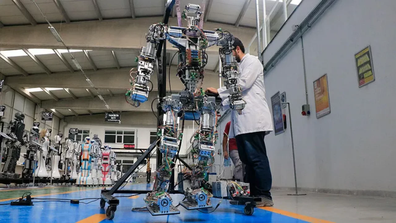 D&ouml;rt ayaklı robot pazarı rekor b&uuml;y&uuml;d&uuml;! 2026'nın ilk yarısında y&uuml;zde 125 arttı