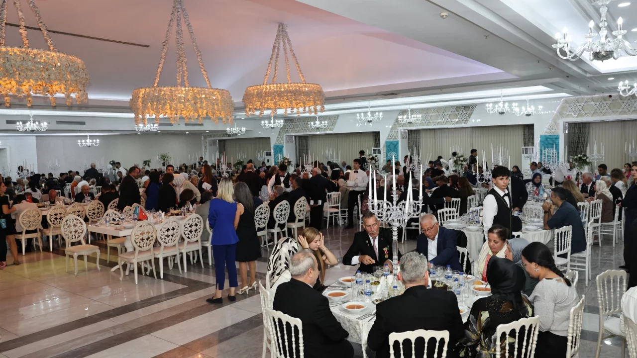 Nil&uuml;fer Belediyesi'nden şehit aileleri ve gaziler onuruna yemek