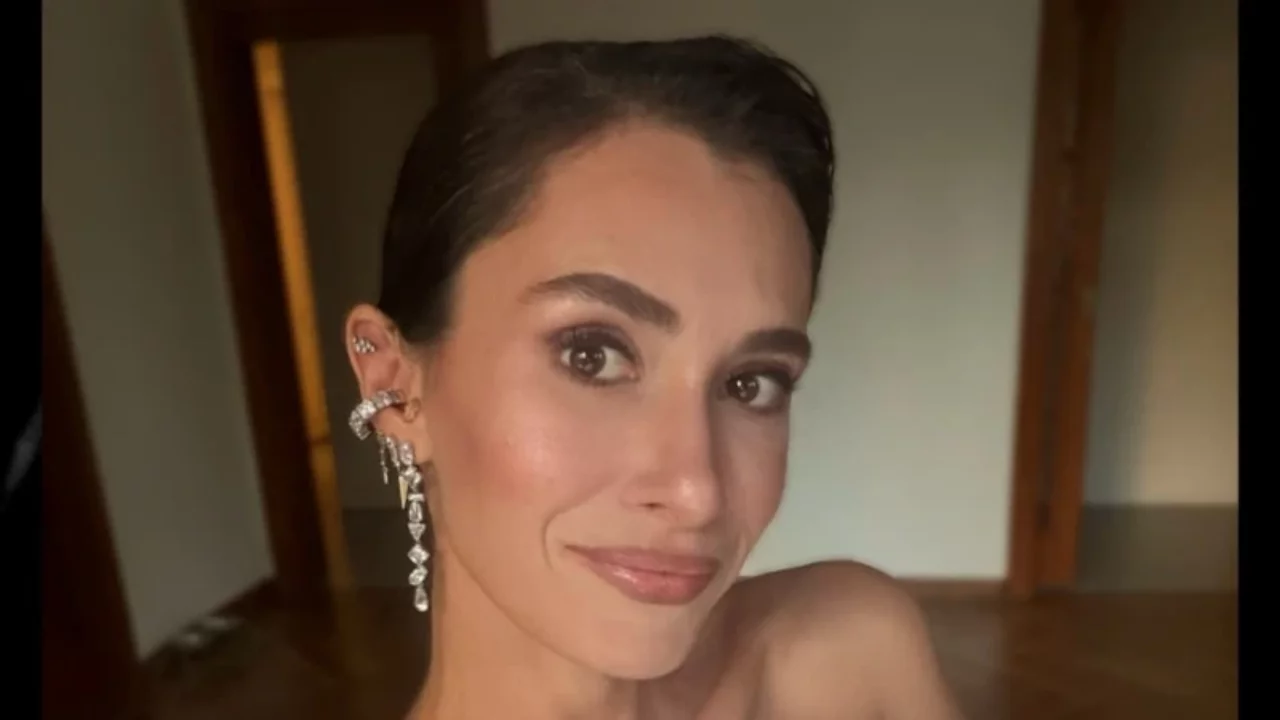 Evlilik teklifini kabul etmişti! Hande Doğandemir'den d&uuml;ğ&uuml;n tarihi a&ccedil;ıklaması