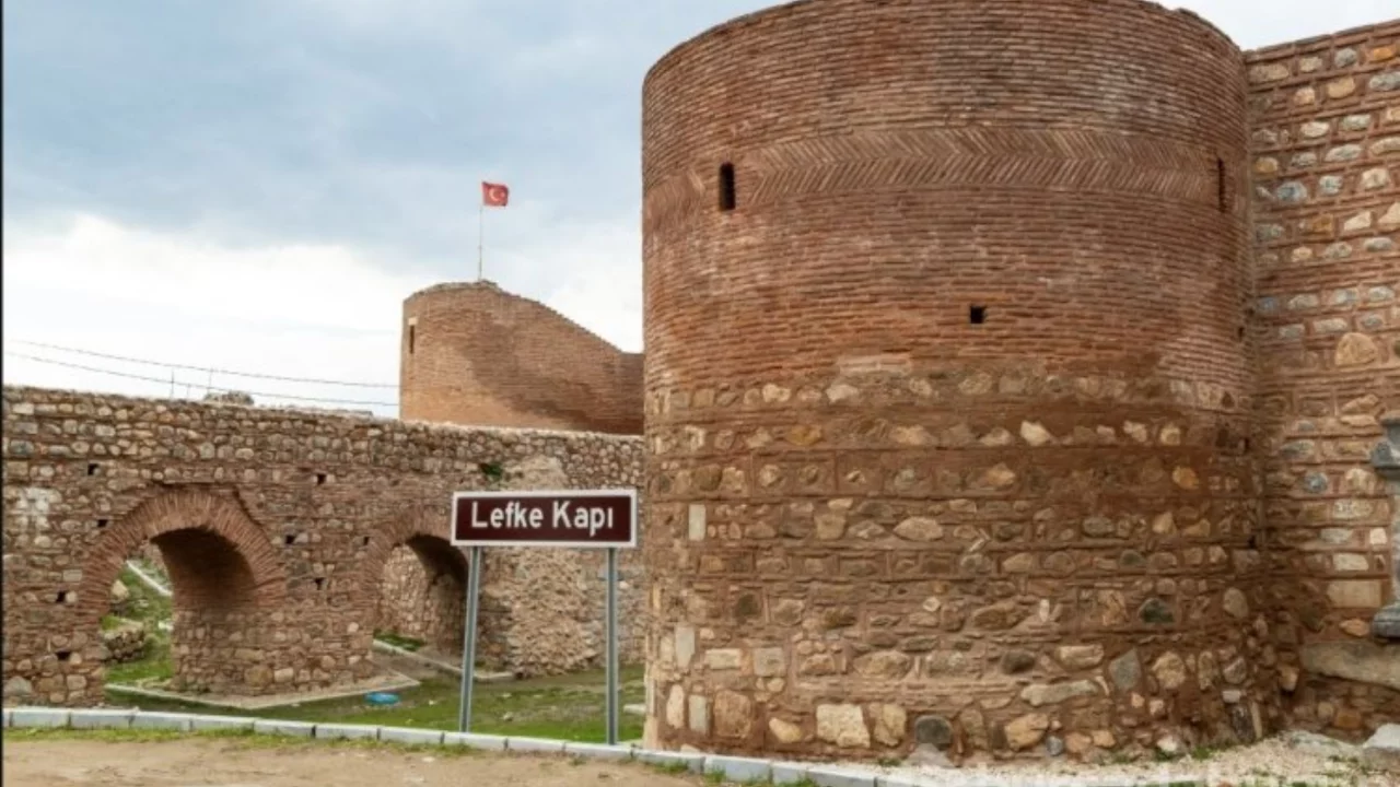 Y&uuml;zyıllardır Bursa'yı izliyorlar! Taş taş ge&ccedil;mişe a&ccedil;ılan kapı