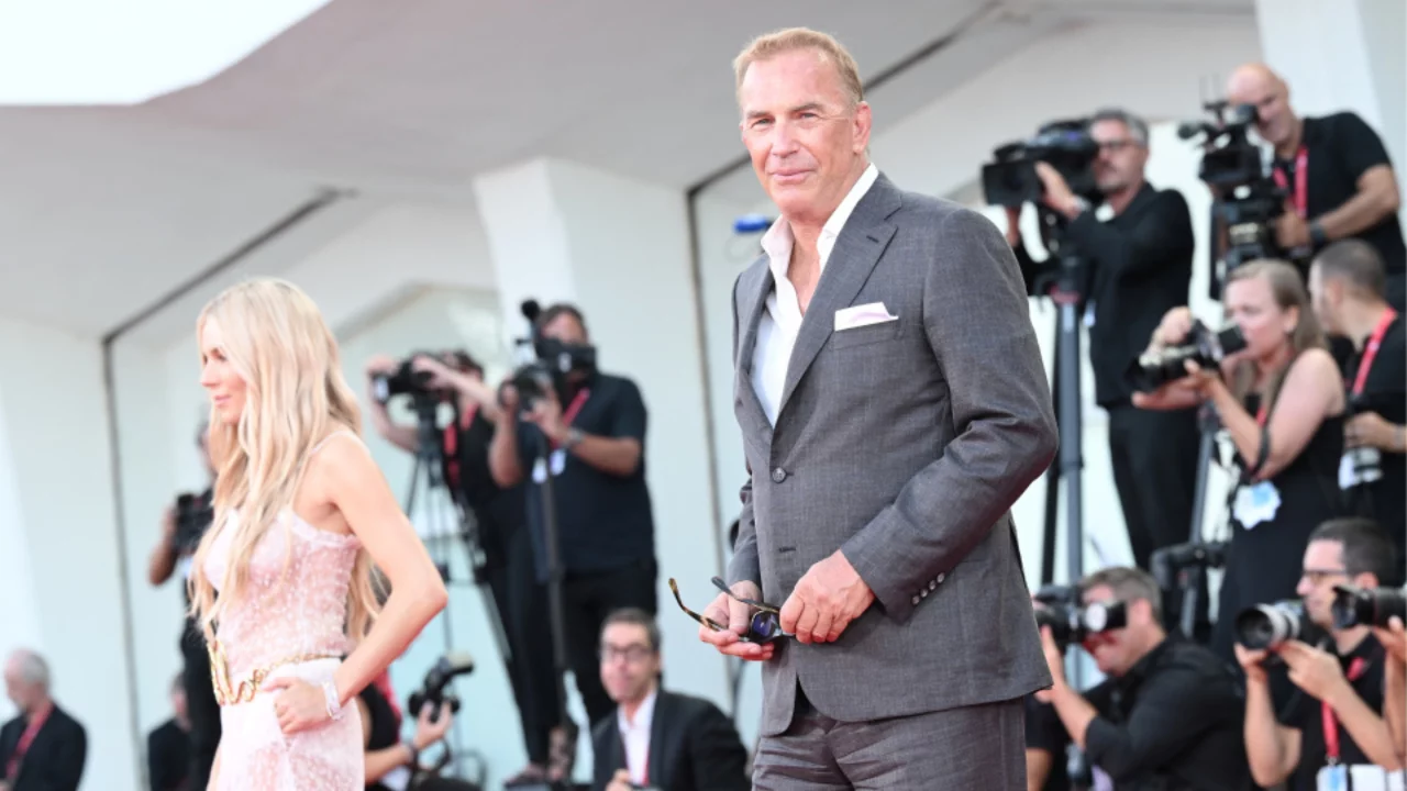 Kevin Costner'ın yeni aşk iddiası g&uuml;ndemde! Kendisinden 32 yaş k&uuml;&ccedil;&uuml;k isimle yakınlaşıyor