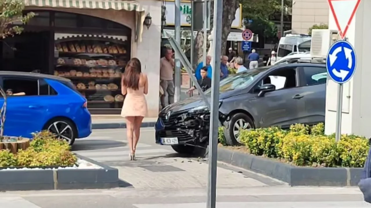 Bursa'da telefonla oynarken orta ref&uuml;je &ccedil;ıktı!