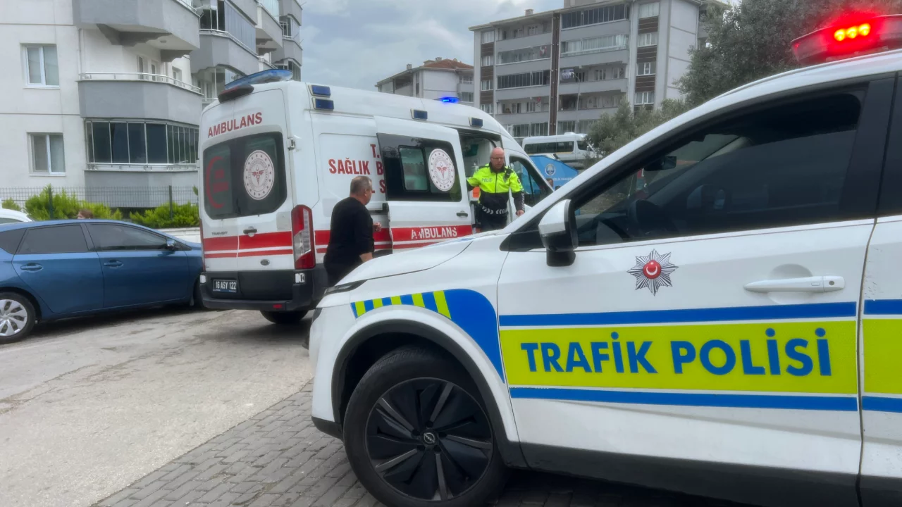 Bursa'da kurye yola savruldu! 