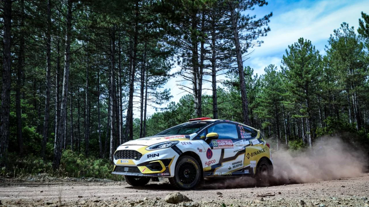 Bursa'nın şampiyon ralli pilotundan çifte başarı!