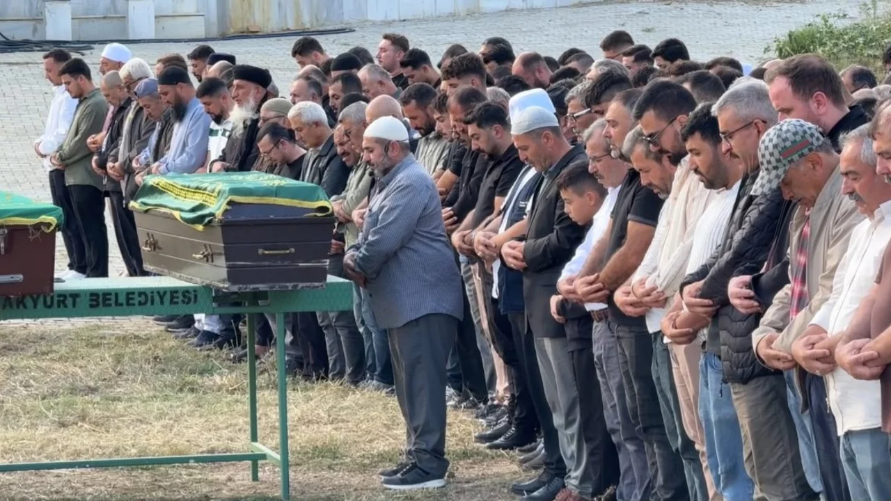 Çalı kardeşlerin cenaze namazını babaları kıldırdı