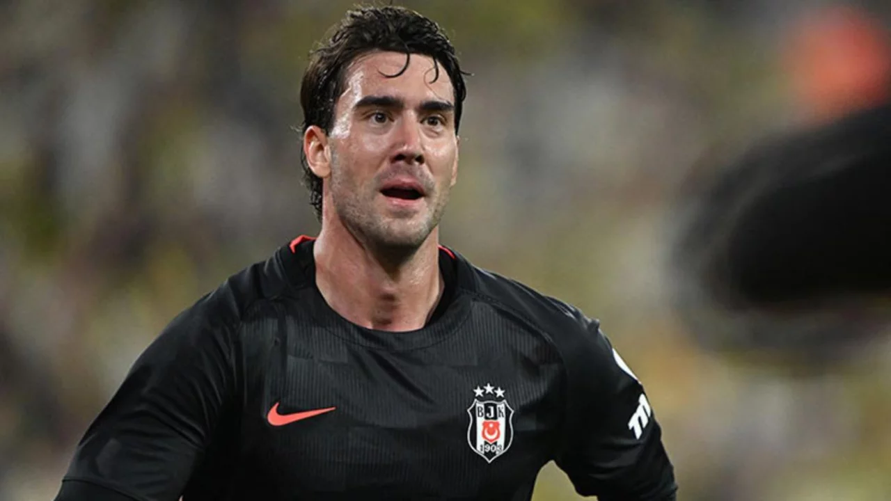 Beşiktaş'a Vlahovic'ten korkutan haber! O ma&ccedil;larda yok...