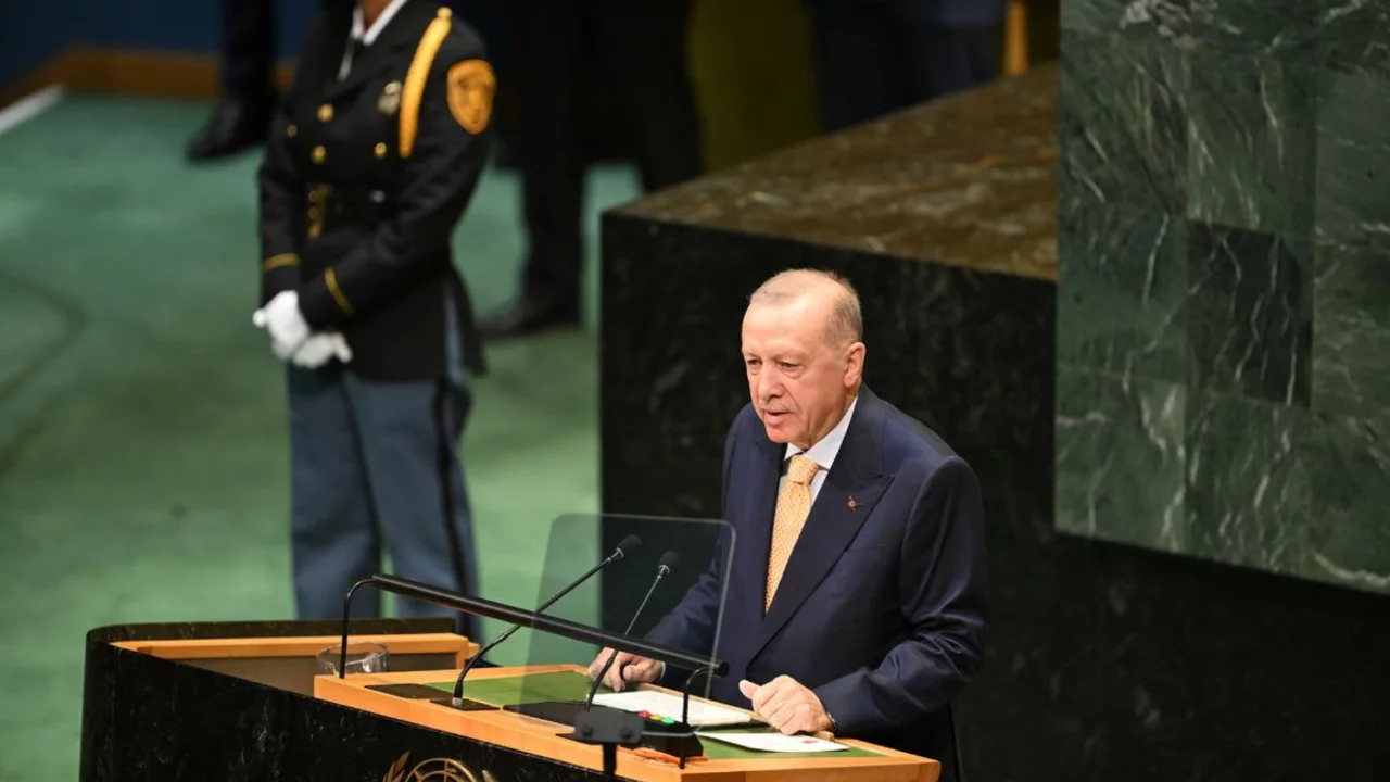 Cumhurbaşkanı Erdoğan BM k&uuml;rs&uuml;s&uuml;nde konuştu: İran ayağa kalktı, İsrail salonu terk etti...