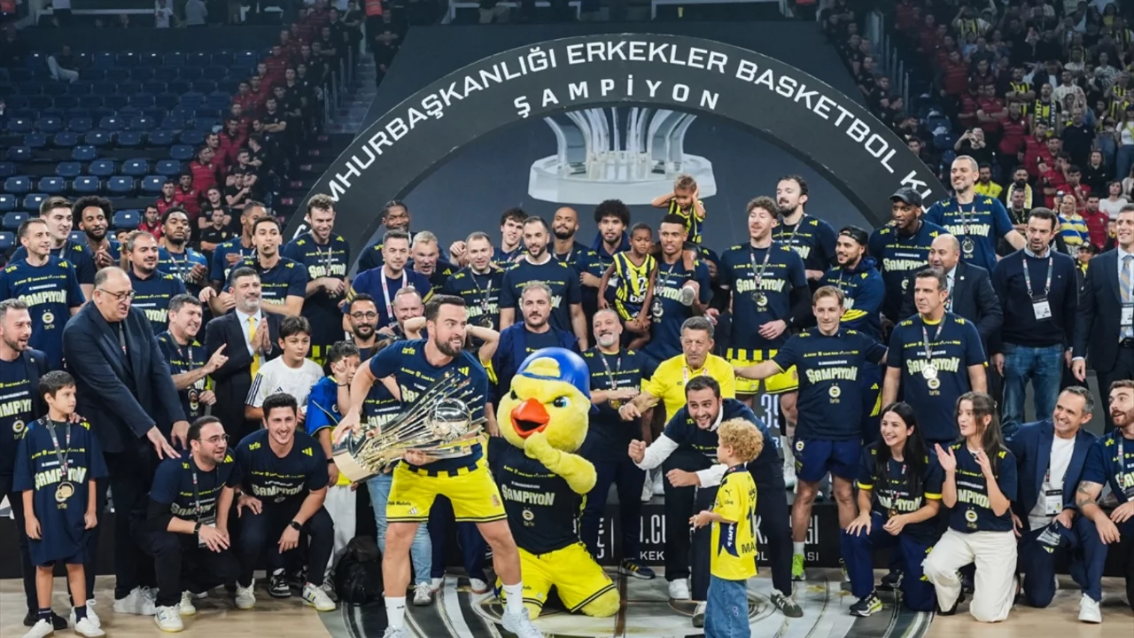Fenerbah&ccedil;e Tarfin'den Cumhurbaşkanlığı Kupası'nda Beşiktaş karşısında zafer