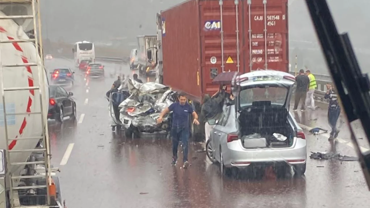 Bursa yolunda zincirleme kaza! 4 araç birbirine girdi, yaralılar var...
