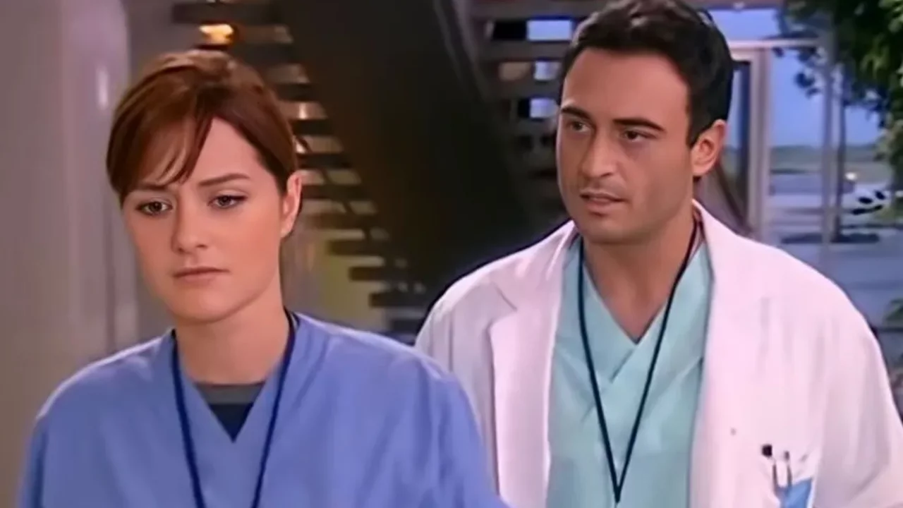 Doktorlar'ın Ela ve Levent'i 18 yıl sonra aynı sahnede! Tuzlu Kahve'deki buluşma nostalji rüzgarı estirdi