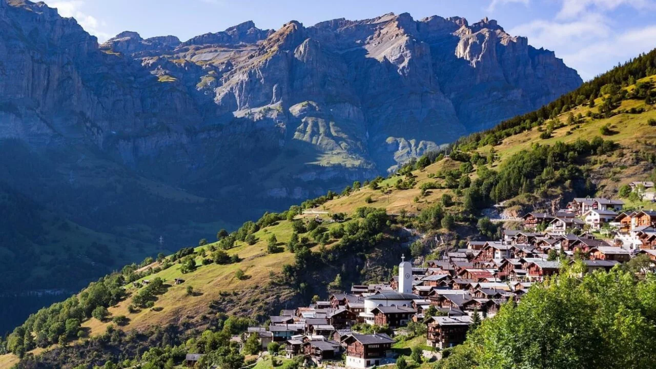 Nüfusu azalan bölgeler yeni sakin arıyor: Taşınana 70 bin euroya varan destek 