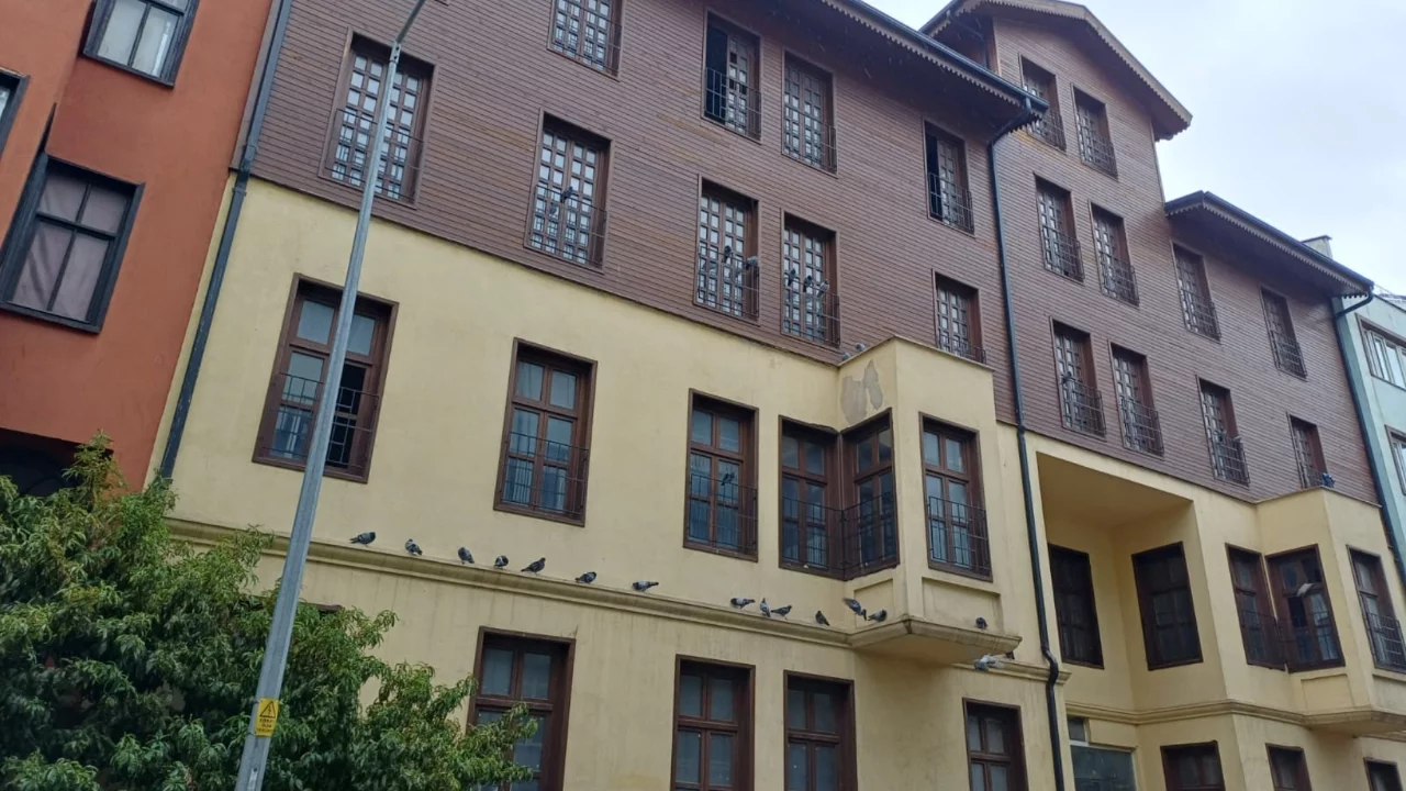 Bursa'nın göbeğinde yıllardır boş duruyor! Tarihi binanın kapıları ilk kez açıldı