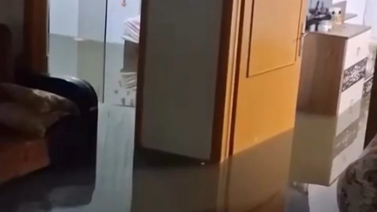 Bursa'da sağanak geceyi kabusa çevirdi! Ev ve yollar sular altında kaldı